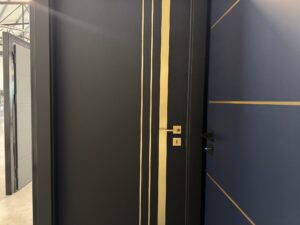 Bemutatótermi beltéri ajtó